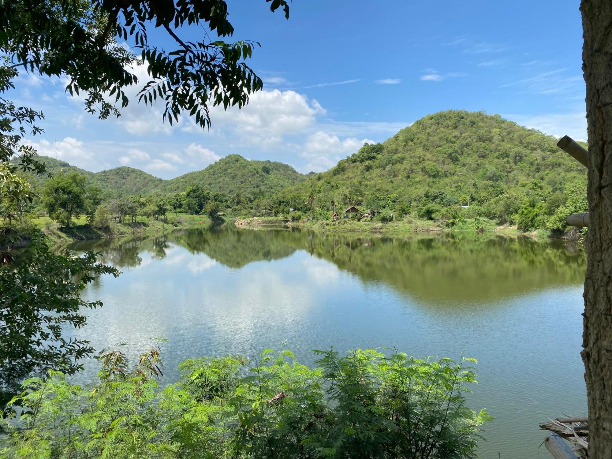 Royal Mountain Hut Hotel Ratchaburi ภายนอก รูปภาพ